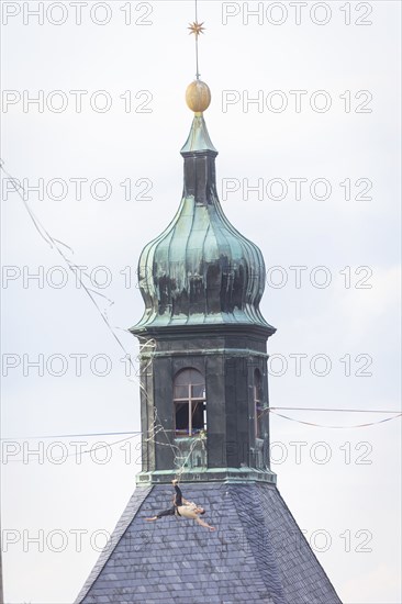 Highline and family festival in Hohnstein Highlines are stretched over the roofs of Hohnstein and