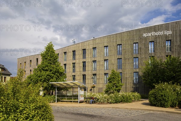Krasna LÃ­pa (German Schönlinde) is a town with about 3500 inhabitants in the Okres DÄ›ÄÃ­n in the