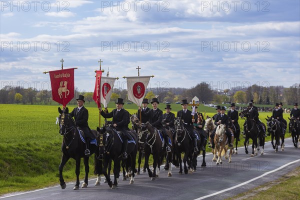 Procession from Panschwitz Kuckau to Höflein, Räckelwitz to Crostwitz. Every year at Easter there