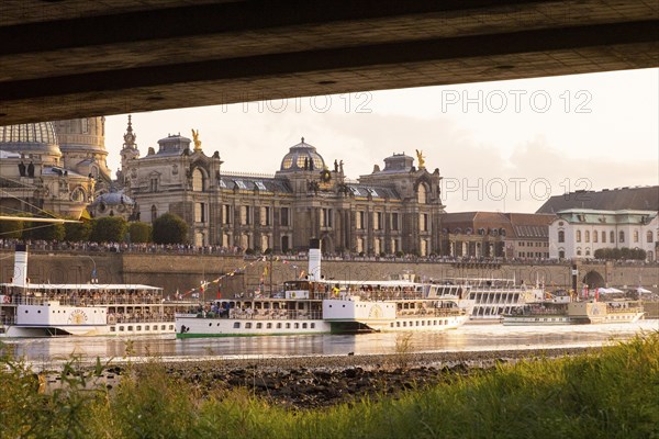 Although the Dresden City Festival was moved to the autumn, 4 steamers still held a small steamship