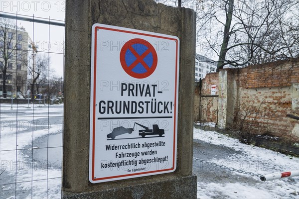 No-parking sign at one of the last rubble sites behind the Dresden Playhouse