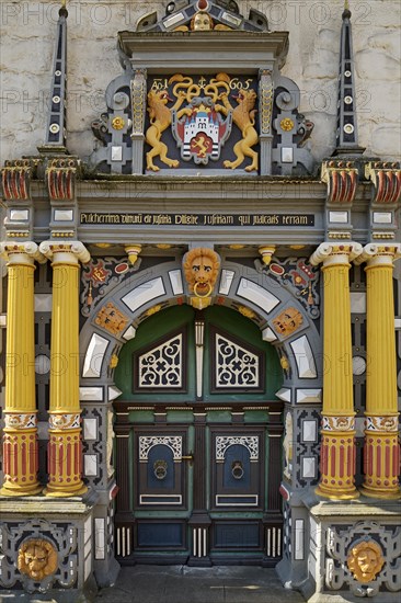 Main portal with colourful wood carving on Münden Town Hall, Weser Renaissance, Hann. Münden or