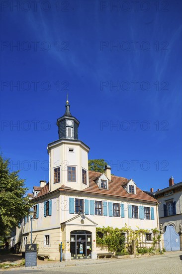 The Friedrich Aust winery is located in Radebeul in Oberlössnitz, at the foot of the prestigious