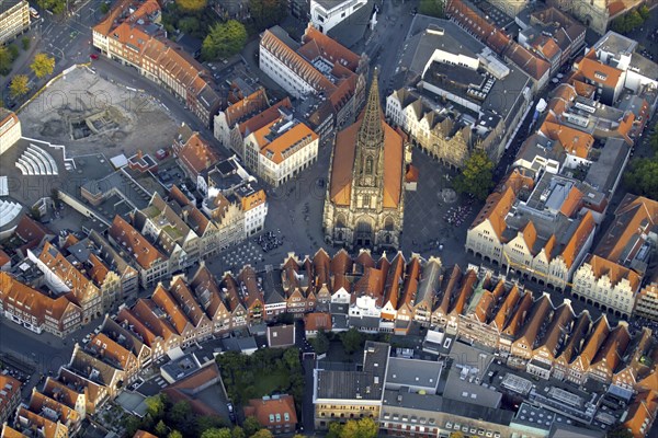 Münster city centre, Prinzipalmarkt, Lamberti Church