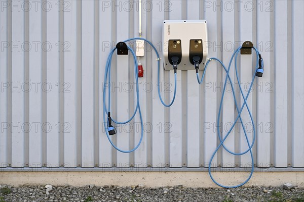 Charging station for electric vehicles