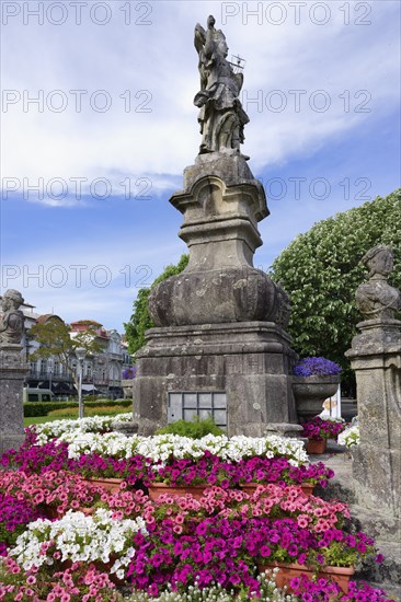 18th century statue of Viana holding in her hand a caravel, Symbol of the seafaring tradition of