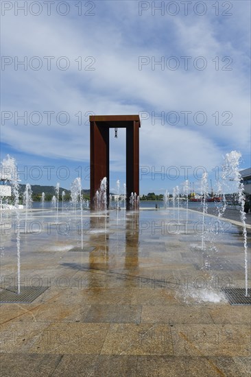 25 de April monument and water games, Freedom Square, Viana do Castelo, Minho, Portugal, Europe