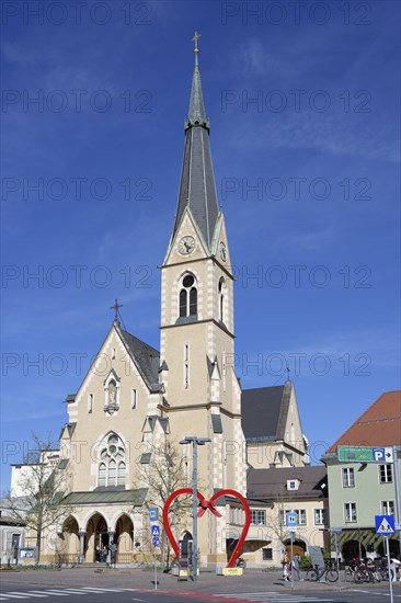 Heart sculpture, Nikolaikirche, Nikolaiplatz, Villach, Carinthia, Austria, Europe
