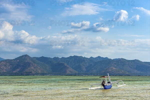 Traditional old fishing boat, sea, blue, ocean, fishing, fishing, work, tropical, empty, nobody,