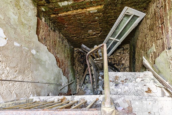 Danger to life Lost places Danger of collapse No trespassing