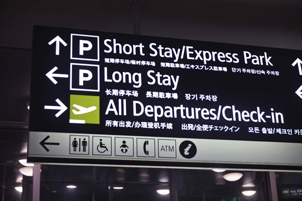 Airport signage directing passengers to parking areas