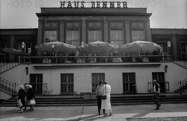 Germany, Berlin, 27 June 1991, Haus Zenner in Treptower Park, excursion restaurant, Europe