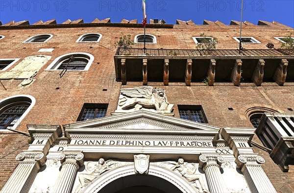 Palazzo della Ragione, Portal, Fragment