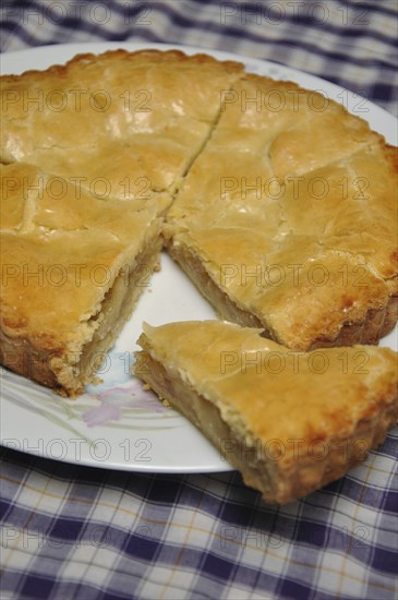 Delicious homemade apple pie ready to serve