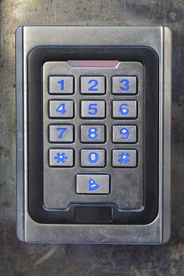 Security keypad for pin code entrance
