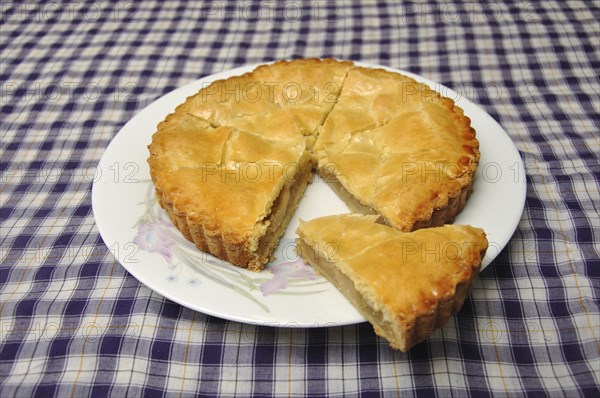 Delicious homemade apple pie ready to serve