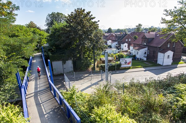 Cycle path in the north of Essen, former railway line, Katernberg district, former Drokamp colliery