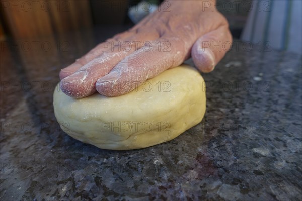 Swabian cuisine, preparing salted cream cake with spring onions, hearty cake, salty shortcrust