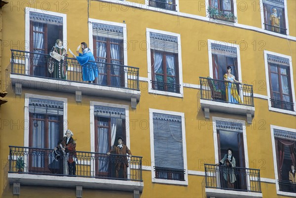 Mural painting by the artist group CiteCreation, Fresque des Lyonnais, district Les Etats-Unies,