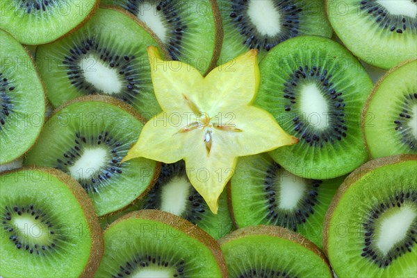 Carambola on Chinese gooseberry slices (Averrhoa carambola) ) (starry green) (averrhoa carambola)