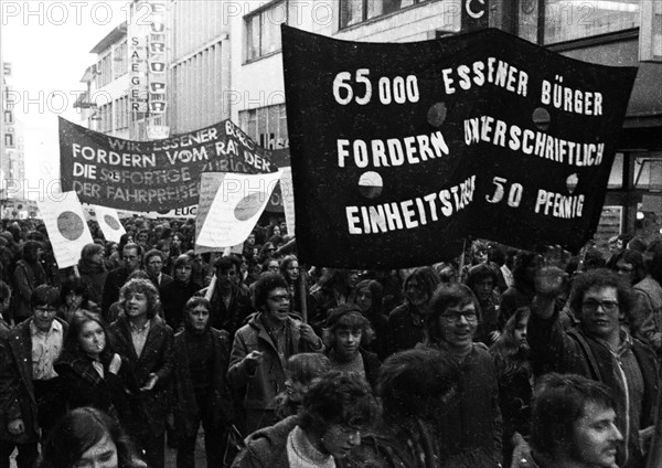 About 5000 people, mostly pupils and students, came to Essen on 5 February 1972 to demonstrate