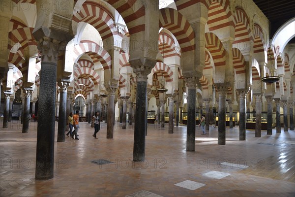 Horseshoe arches inside the Mezquita, Mosque–Cathedral of Córdoba, Cathedral of Our Lady of the