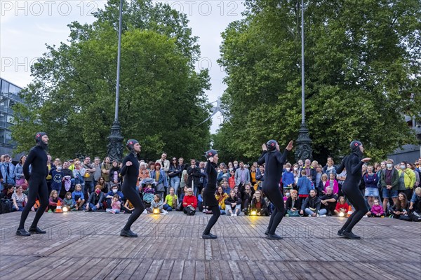 Due to the pandemic, the Schaubudensommer 2021 was moved to the more spacious main street in