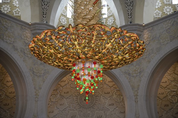 Chandelier, Sheikh Zayed Mosque, Abu Dhabi City, Emirate of Abu Dhabi, United Arab Emirates, Asia