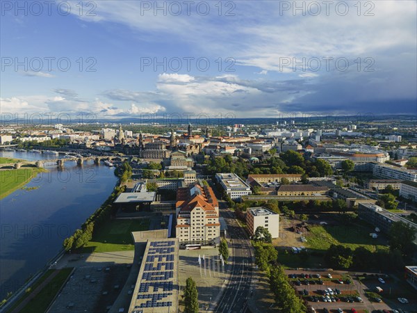 Congress Centre and Maritim Hotel am Elbufer