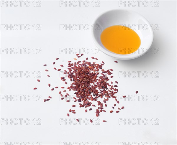 Ordinary (Linum usitatissimum) and linseed oil, linseed