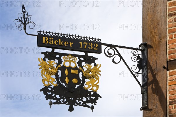 Nose sign on the Bäckeramtshaus, historic market square, Old Town, Hildesheim, Lower Saxony,