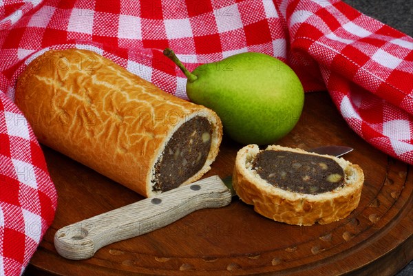 Bread with pears and walnuts, knife, pear, Swiss speciality, pear bread