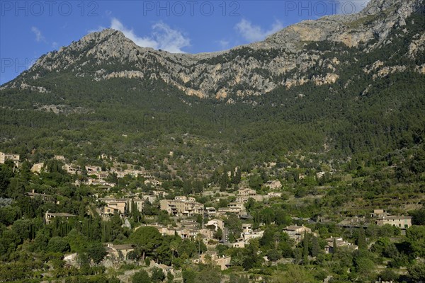 The village of Deià, Serra de Tramuntana, Majorca, Balearic Islands, Spain, Europe