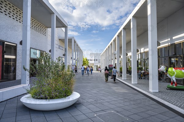 Pedestrian zone, shopping mile in Outletcity Metzingen, Reutlingen district, Baden-Württemberg,