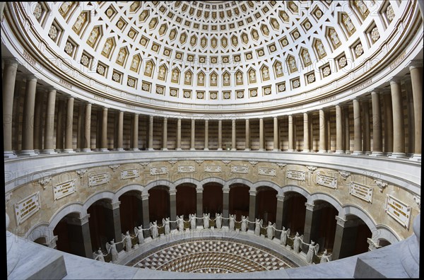 Interior, hall and dome with a total of 34 angels, goddesses of victory 3, 3 metres high, monument