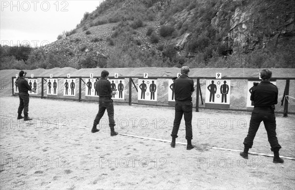 Exercise shooting of the police and the special group GSG 9 in a quarry on 15.6.1979 near Menden,