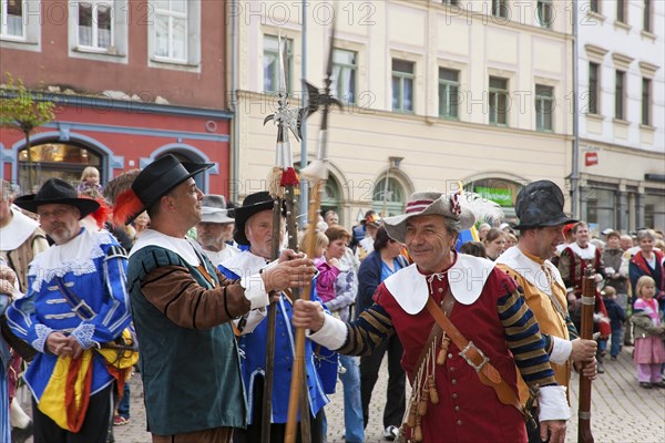 Pirna the members of the association Der Retter playfully re-enact the invasion of the Swedes in
