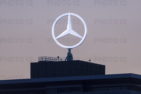 Merdedes star, Daimler, Mercedes-Benz, Group headquarters, Illuminated, Stuttgart-Untertürkheim,
