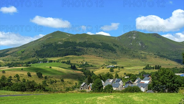 Monts Dore, Parc Naturel Regional des Volcans dAuvergne, Auvergne Volcanoes Regional Nature Park,