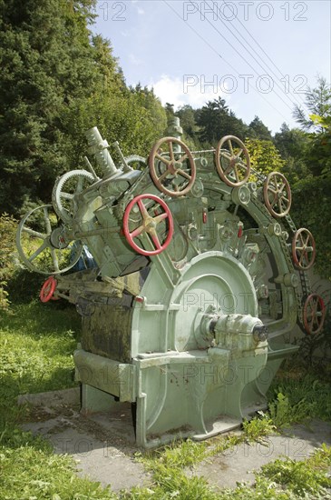 Paper grinding machine according to Keller