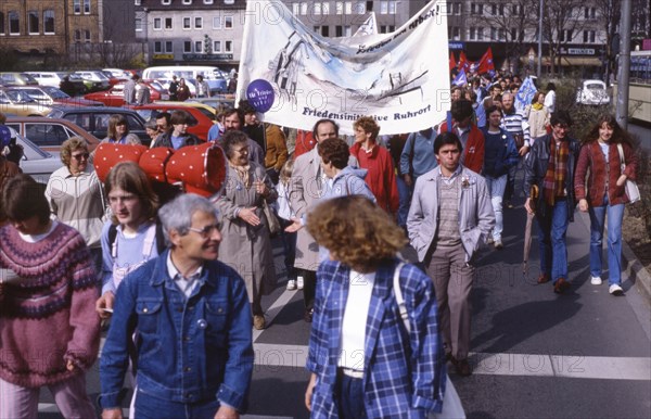 DEU, Germany: The historical slides from the 80-90s, Ruhr area.peace movement. Easter March 84-5
