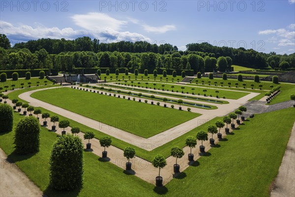 The Großsedlitz Baroque Garden with the Friedrichschlösschen is situated on a hill on the left bank