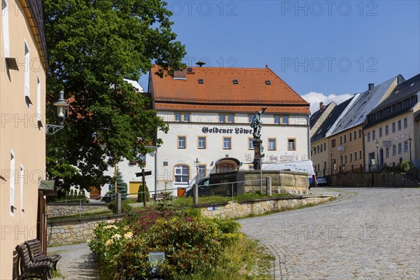Market Square in Lauenstein with Falconer's Fountain