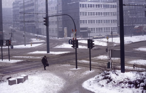 DEU, Germany: The historical slides from the 80-90s, Ruhr area. Smog alert with traffic closure