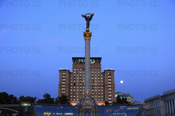 Ukraine Independence Monument on the Majdan Nesaleshnosti and the Hotel Ukrajina, Kiev, Ukraine,