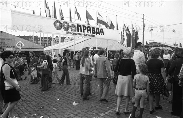 Politics, discussion, folklore, dance, song and play are the ingredients of the DKP's UZ festival