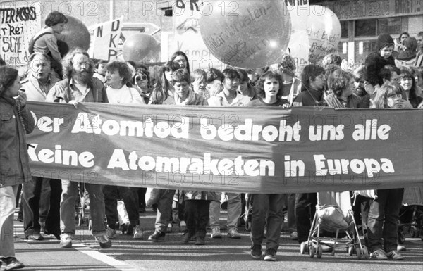 About 7000 supporters of the peace movement demonstrated against new nuclear missiles and the