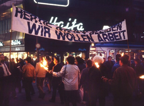 Ruhr area. Protests around Hertie. We want work (banner) ca. 19086-7