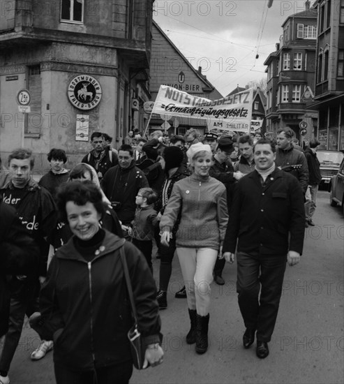 For disarmament and against nuclear weapons in Germany. DEU, here on 25. 3. 1967 in the Ruhr area,