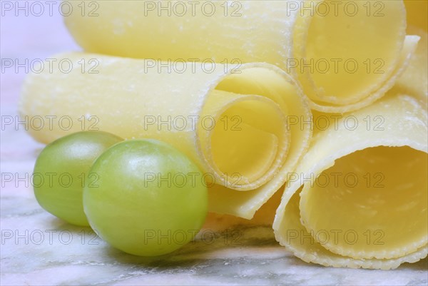 Planed and rolled, sliced, alpine cheese, hard cheese, raw milk cheese, Bernese Hobelkäse